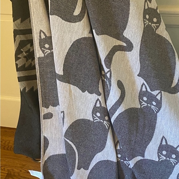 Cat’s Meow Wrap Towel Black + White Loom Weave Organic Cotton Hand Tied Tassels - Picture 14 of 15